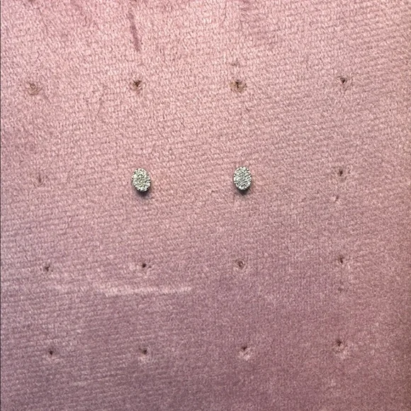 NEW - 0.10 CTW Natural Diamond Oval Stud Earrings
